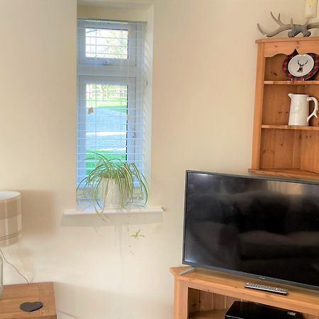 Bridge Farm Holiday Cottages カウ・ハニーボーン エクステリア 写真