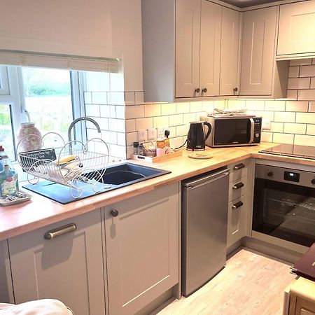Bridge Farm Holiday Cottages カウ・ハニーボーン エクステリア 写真