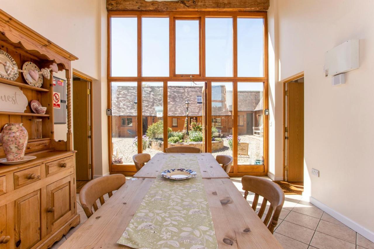 Bridge Farm Holiday Cottages カウ・ハニーボーン エクステリア 写真