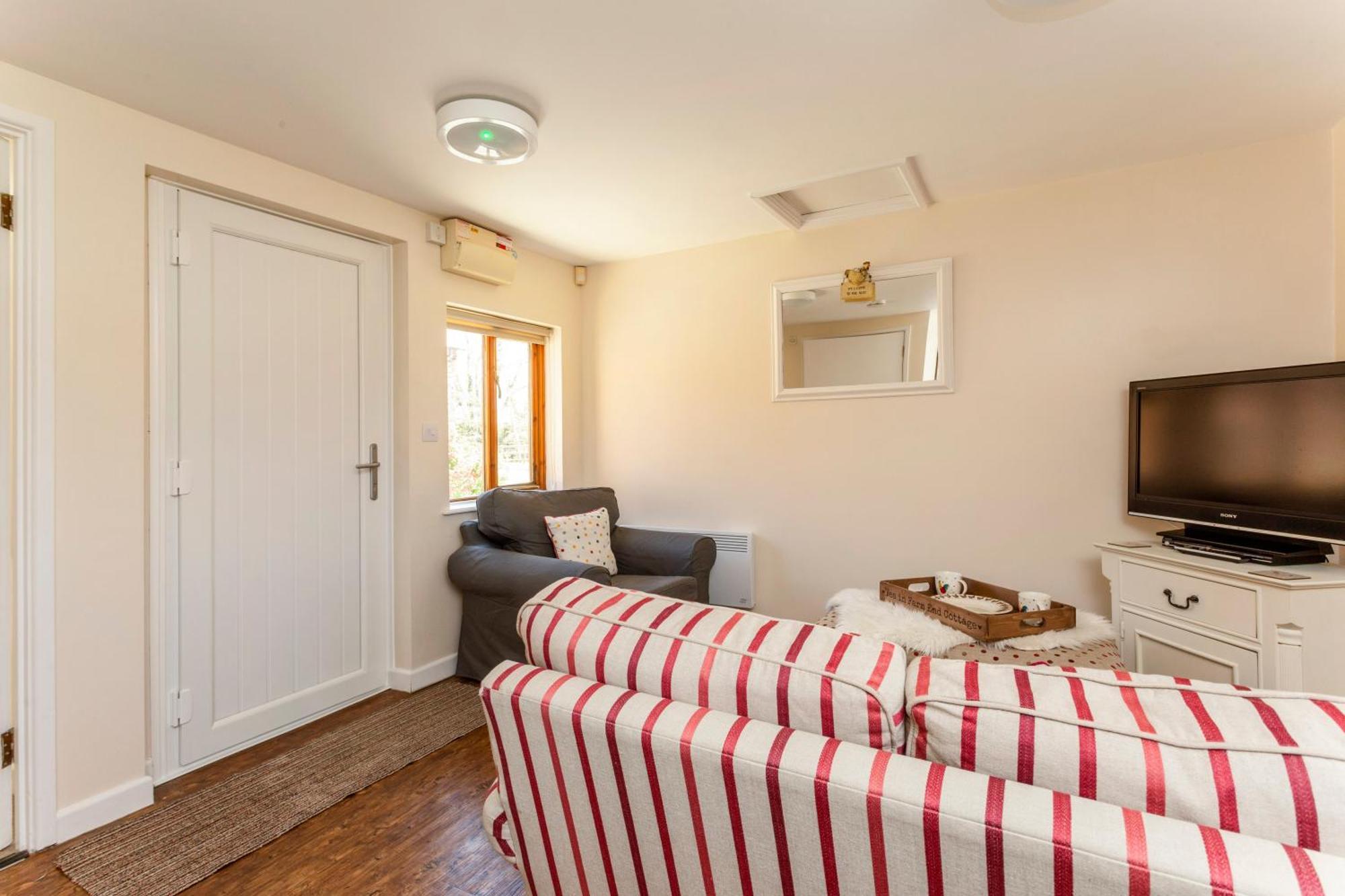 Bridge Farm Holiday Cottages カウ・ハニーボーン 部屋 写真