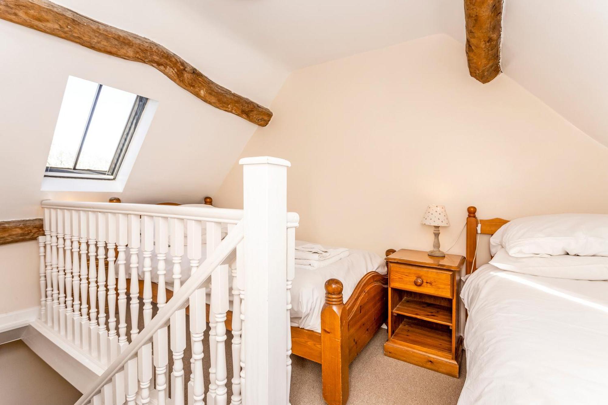 Bridge Farm Holiday Cottages カウ・ハニーボーン 部屋 写真